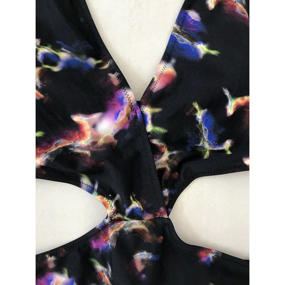 Cupshe Multicolor Print Padded Halter Monokini Swimsuit - Picture 4 of 9